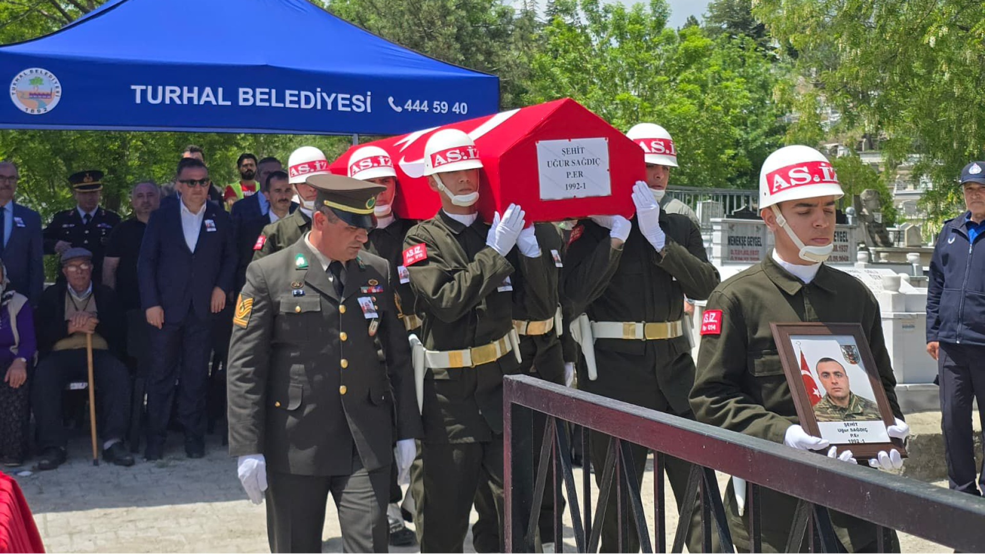 Şehit askerin cenazesi, ailesinin isteği üzerine 14 yıl sonra İstanbul'a nakledildi