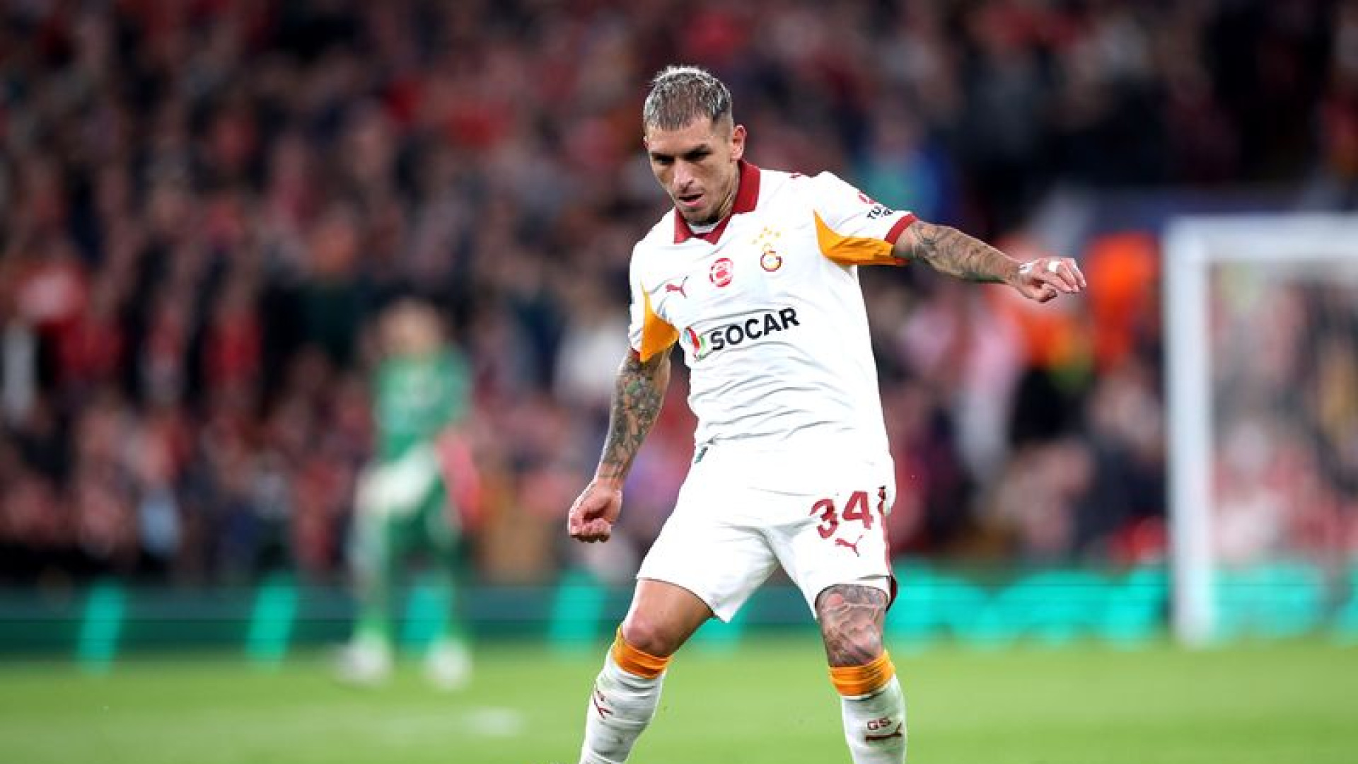 Galatasaraylı Torreira'ya AVM'de yumruklu saldırı: Şüpheli gözaltında