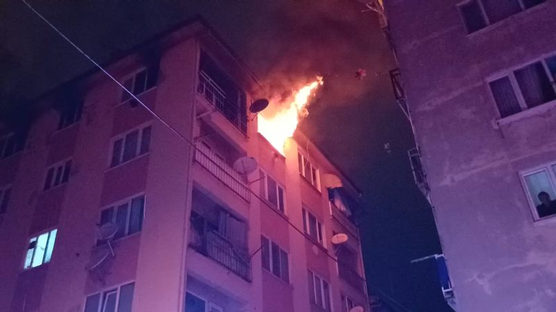 Bursa'da 6 katlı binada korkutan yangın | Son dakika haberleri