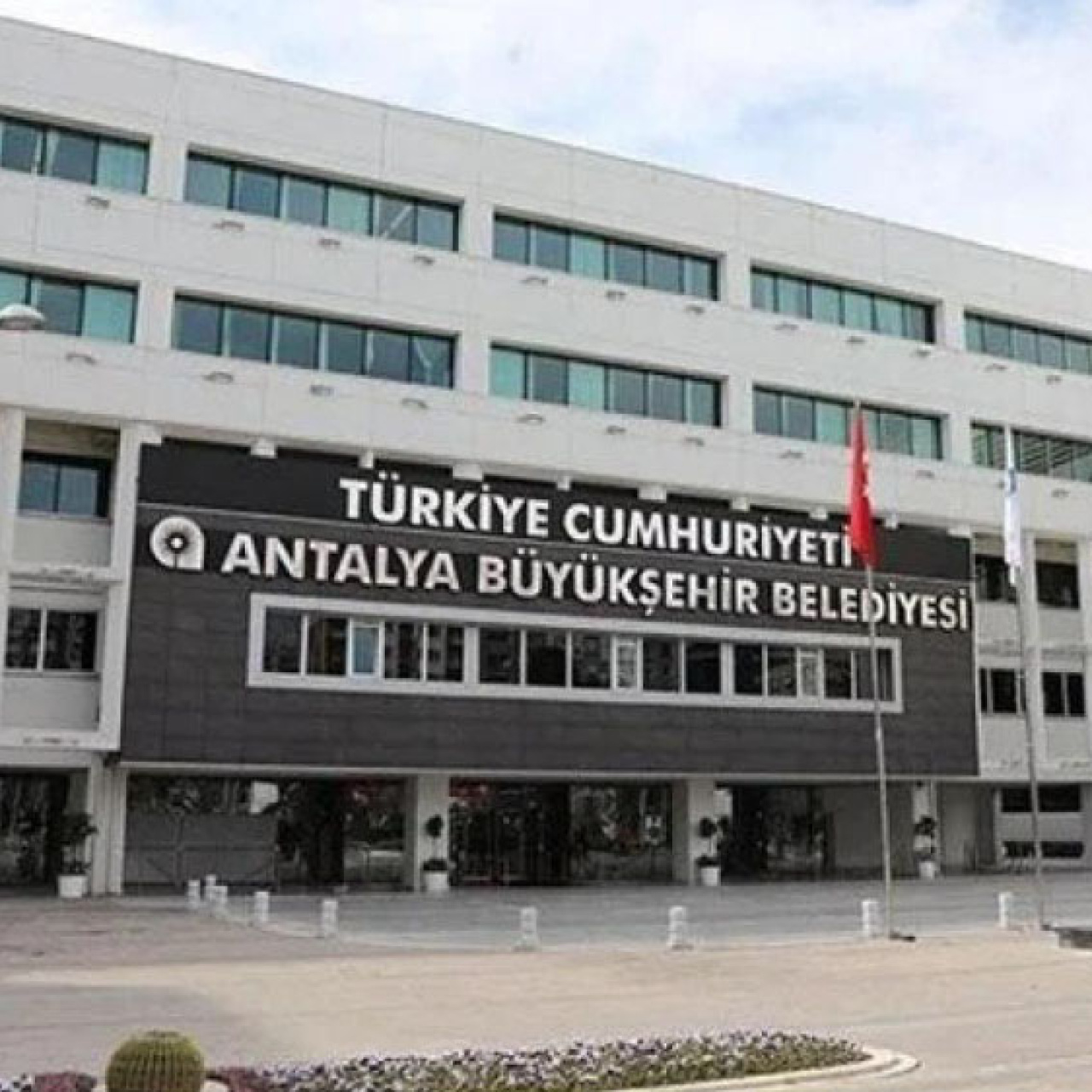 Antalya Büyükşehir'de 25 yeni gözaltı