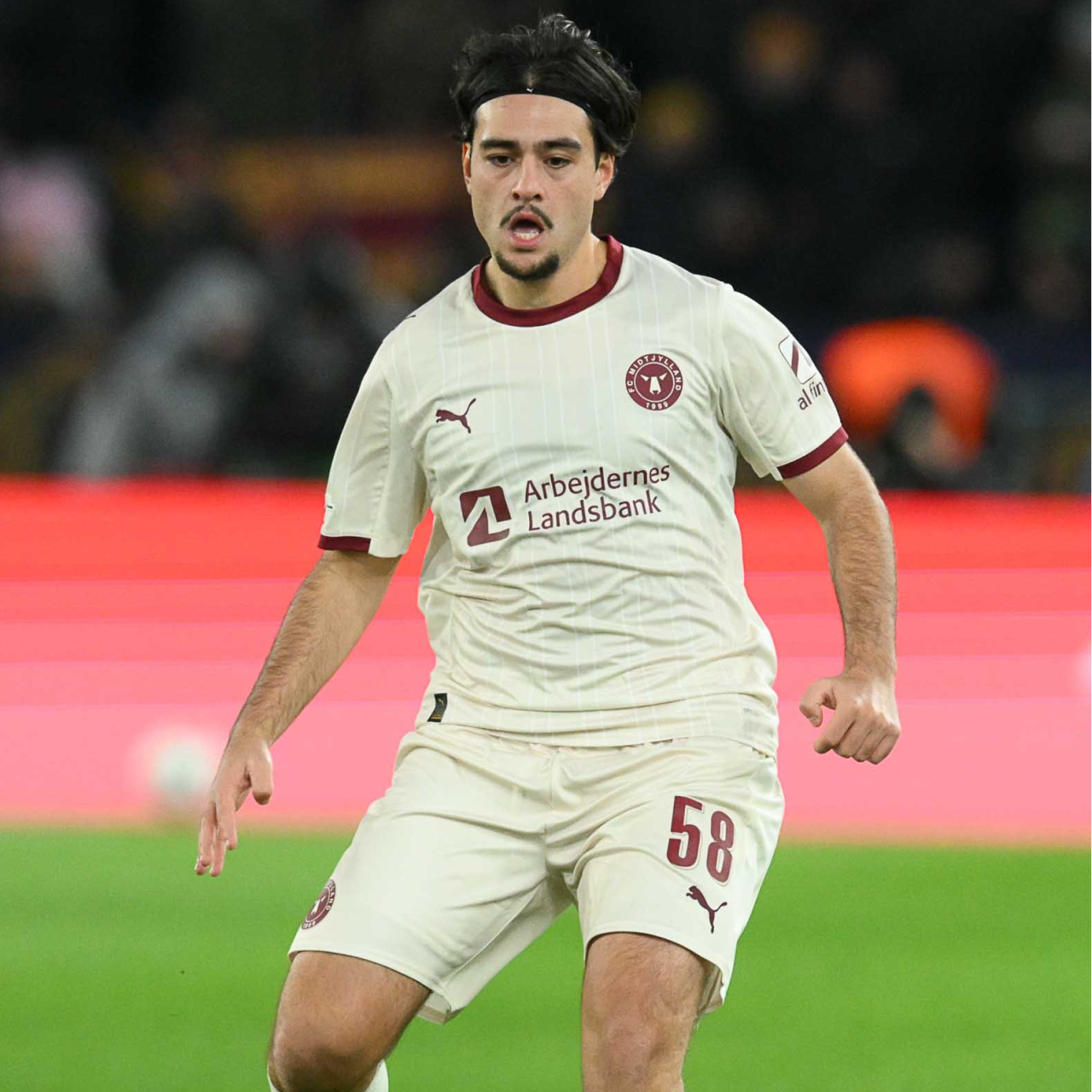 Süper Lig devleri transferde karşı karşıya!