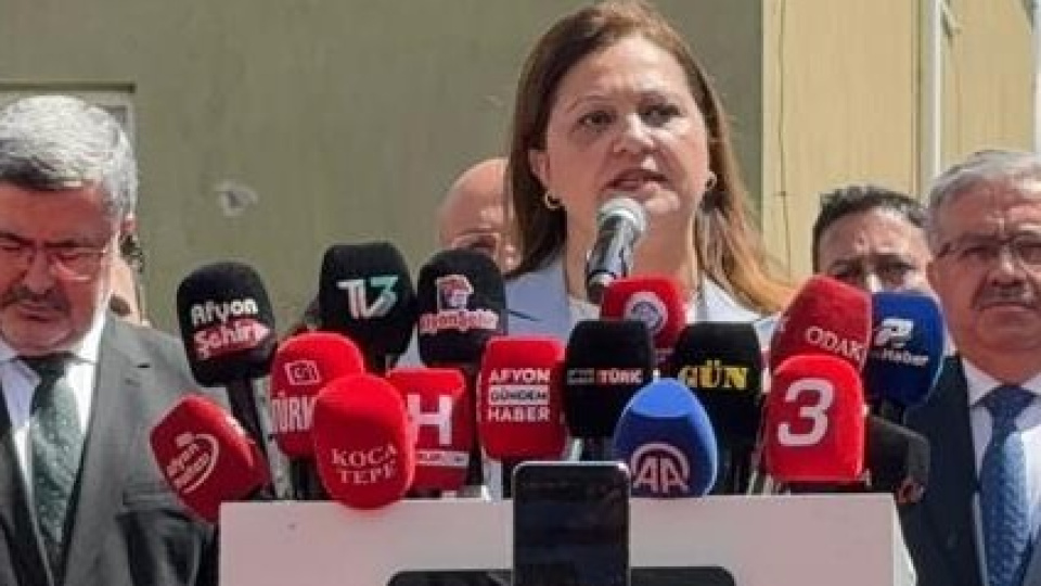 AK Parti'ye geçen Afyonkarahisar Belediye Başkanı Burcu Köksal memleketinde konuştu