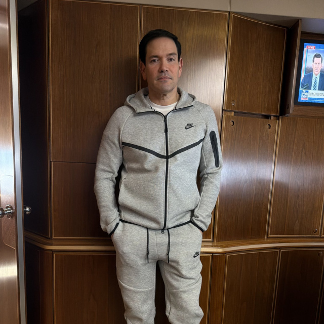 Rubio'nun eşofmanı gündem oldu