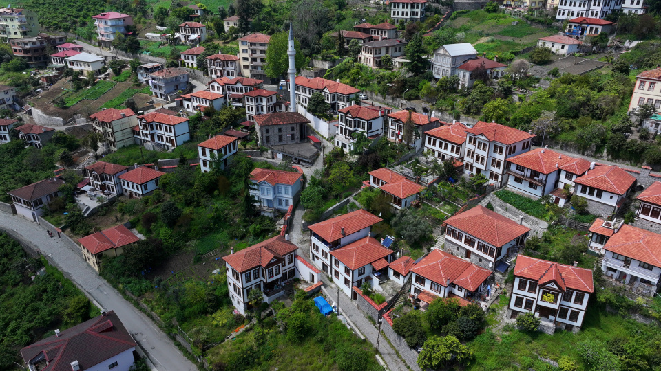 Osmanlı dönemi evleriyle zamanda yolculuğa çıkarıyor