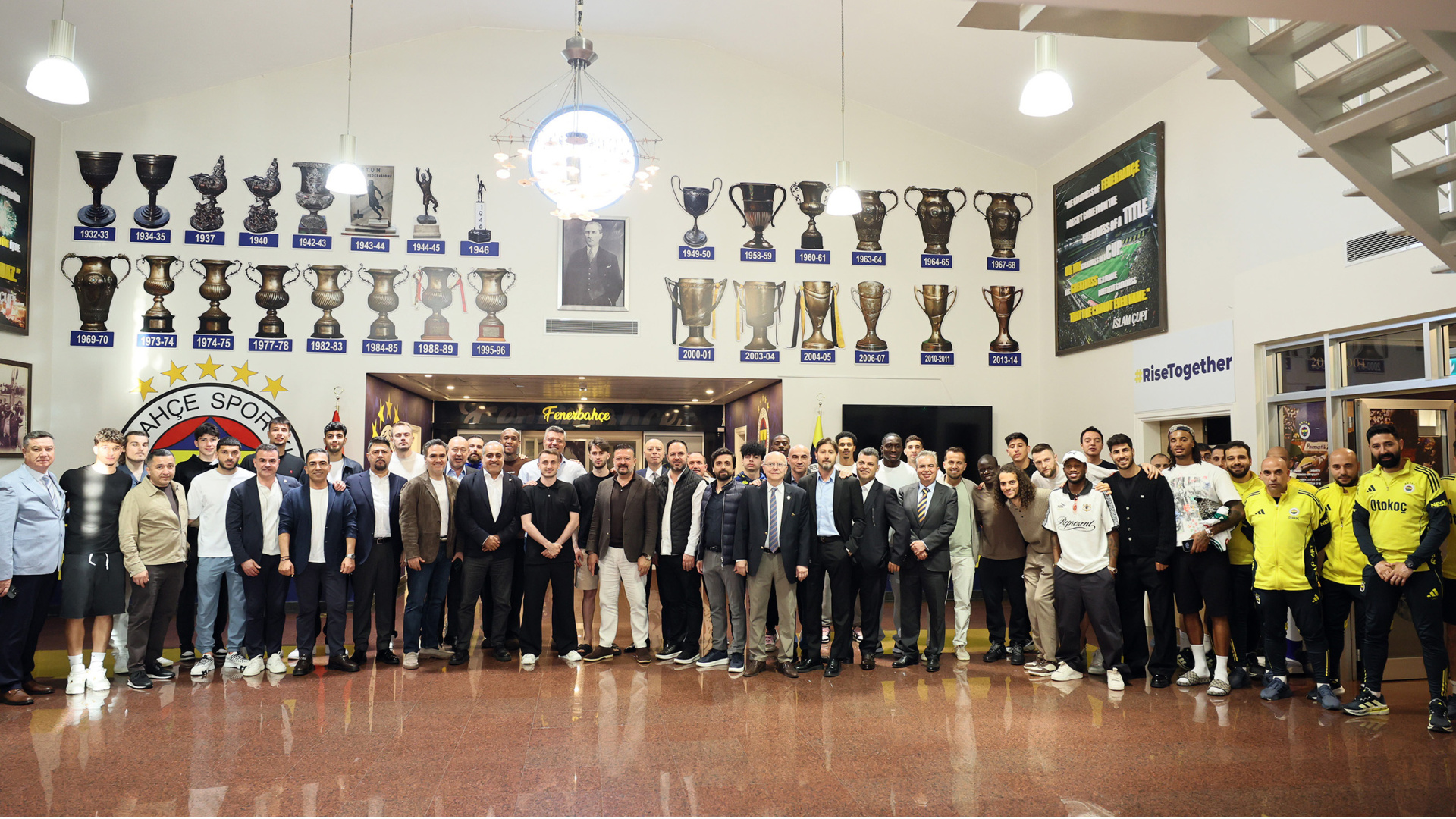 Fenerbahçe Başkanı Saran, Futbolcularla Yemekte Bir Araya Geldi