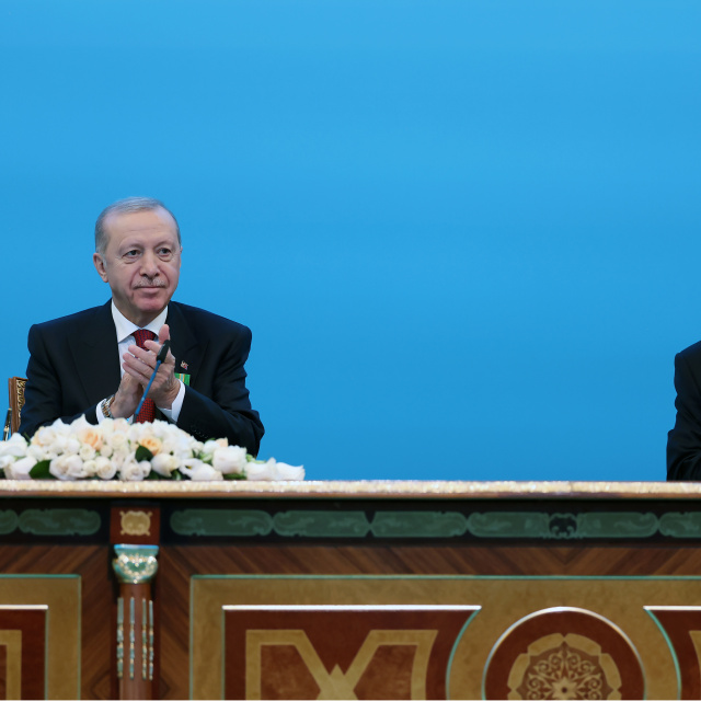 "Hoca Ahmet Yesevi Nişanı" takdim edildi