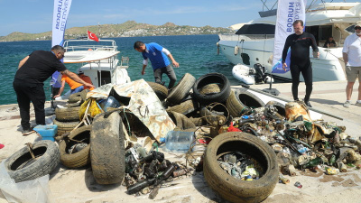 Bodrum'da dalgıçlar 2 ton atık çıkardı