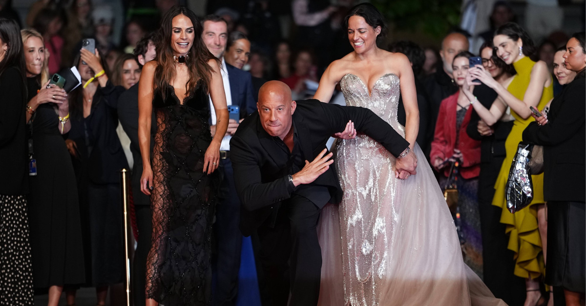 Vin Diesel Cannes kırmızı halısında gösteri öncesinde konuşmalar yapar