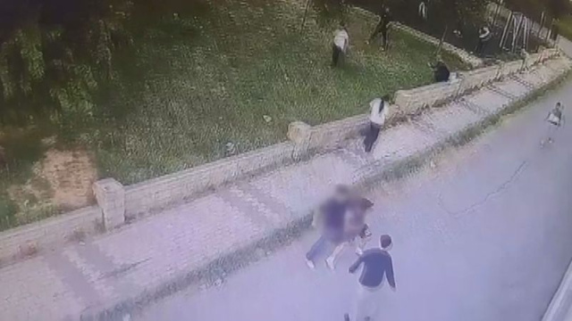 15 yaşındaki çocuğun öldüğü bıçaklı kavga kamerada