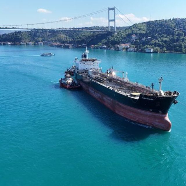 Gemi trafiği çift yönlü askıya alındı