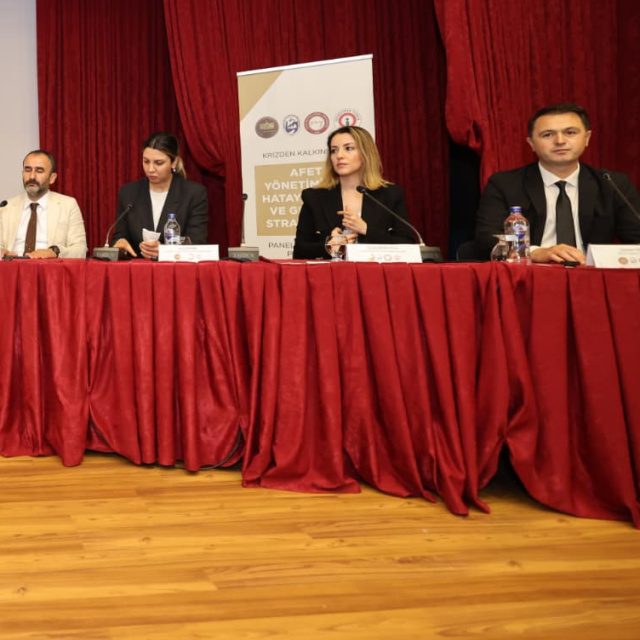 Hatay'da afet iletişimi paneli