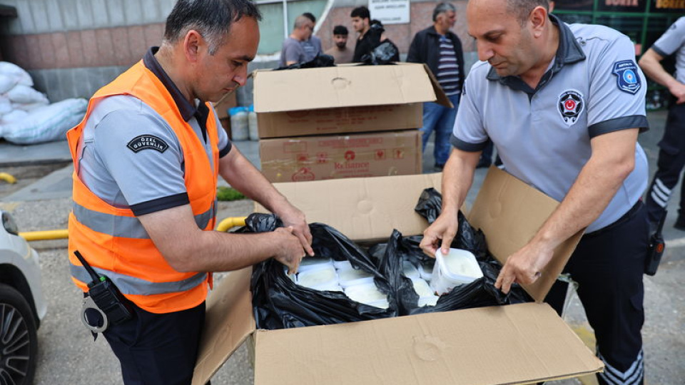 Antalya'da 1 ton yoğurt imha edildi
