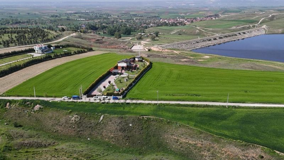 Özel kalem müdürünün evinde gizli oda bulundu