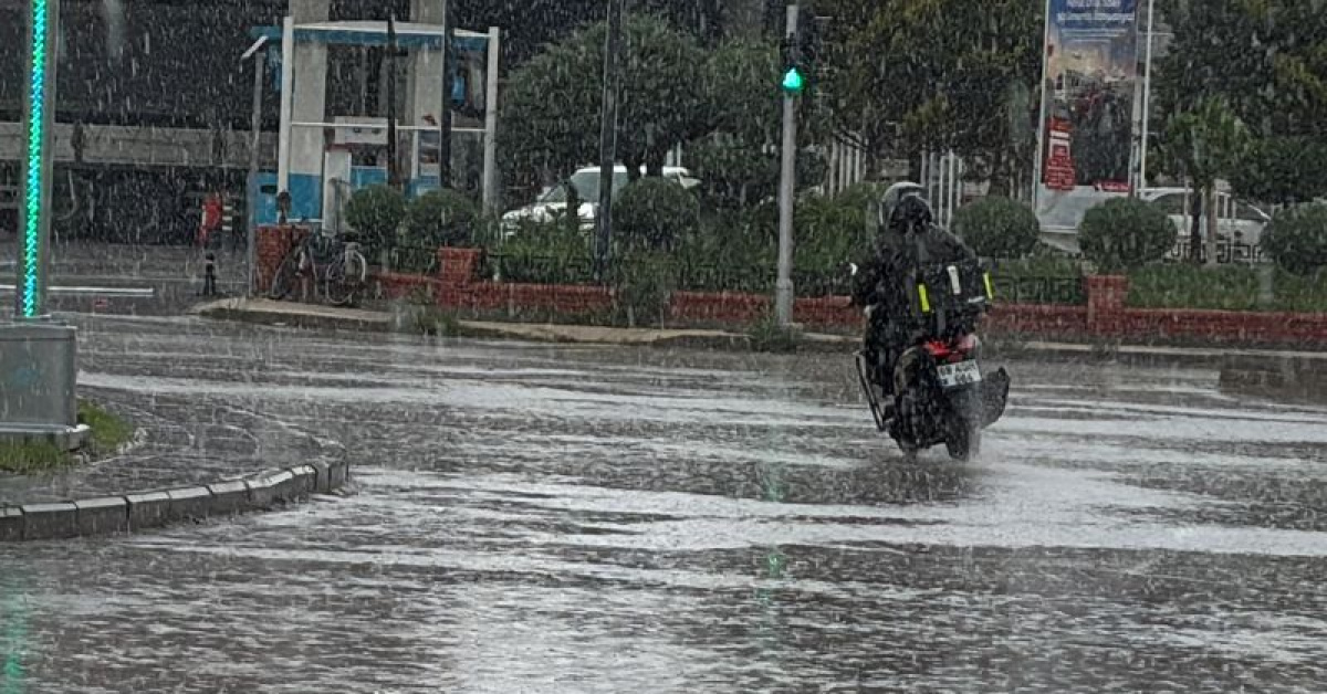 Bakanlık: 12 ili sarı kodlu meteorolojik uyarı! Sağanak vegök