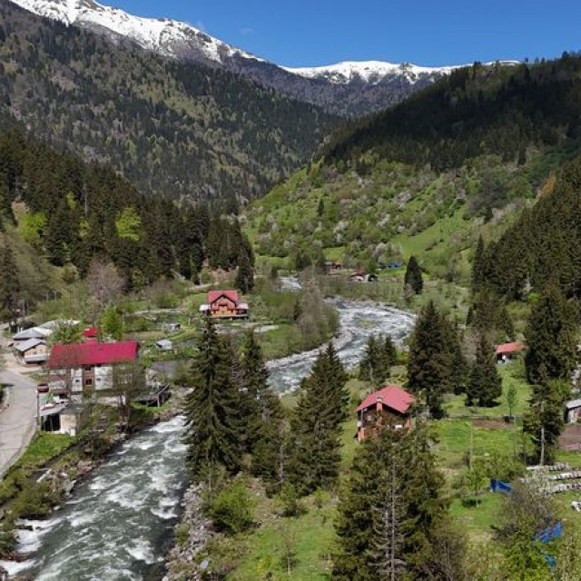 Kaçkar Dağları'nda bahar renkleri