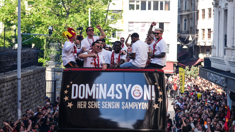 Galatasaray'dan şampiyonluk turu!
