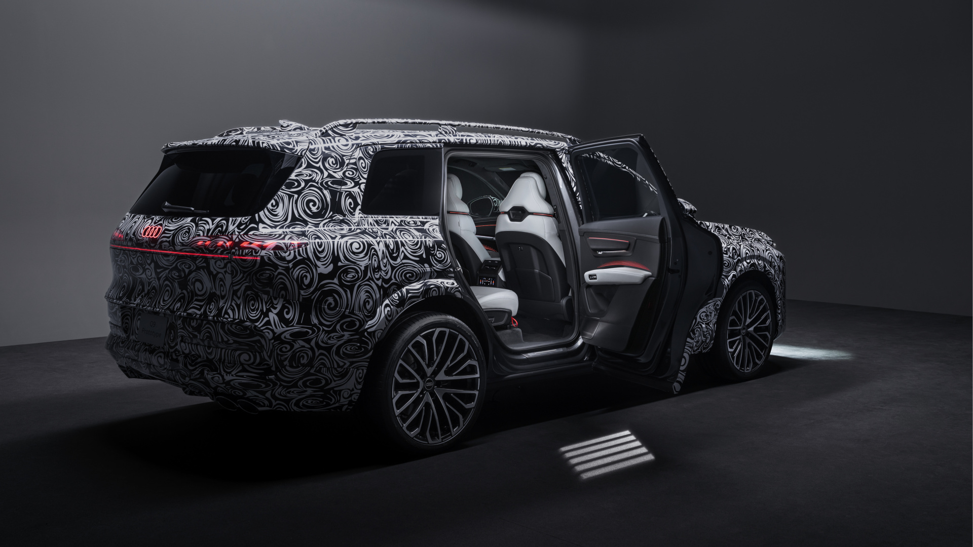 Audi 'devler ligine' giriyor! İşte Q9'un kabin detayları
