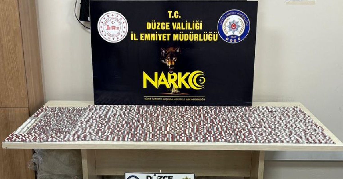 Düzce'de Aracında Uyuşturucu Hap Ele Geçirildi