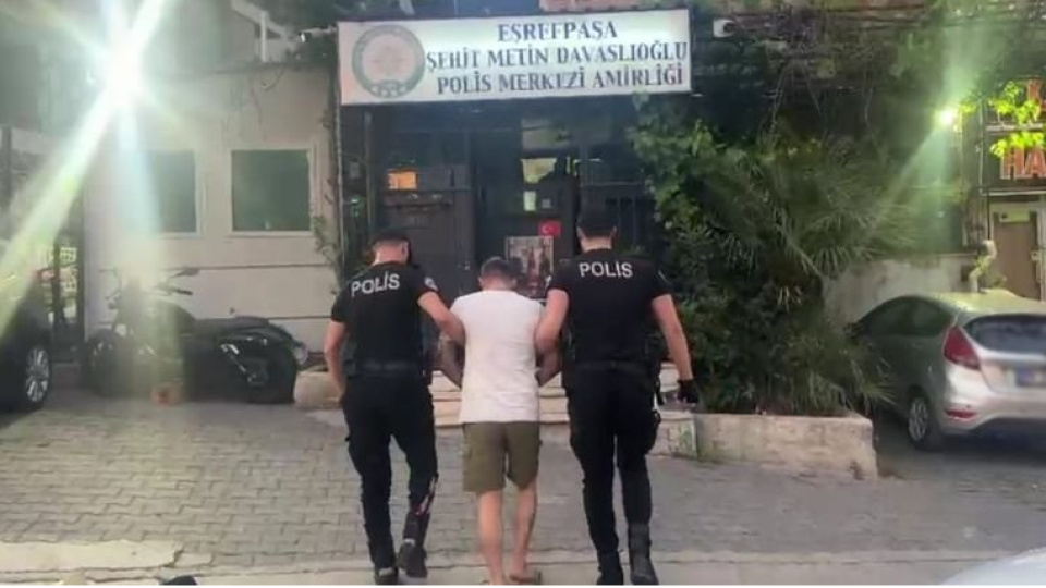 İzmir'de 2 firari hükümlü yakalandı