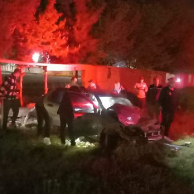 Kız kardeşleri taşıyan otomobil takla attı: 1 ölü