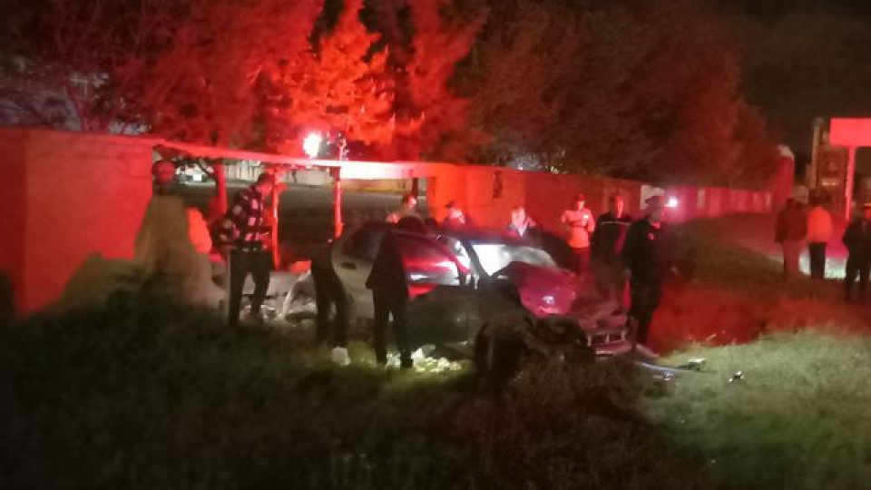 Kız kardeşleri taşıyan otomobil takla attı: 1 ölü