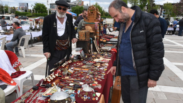 Malatya'da 5 ilden antikacılar sergi açtı