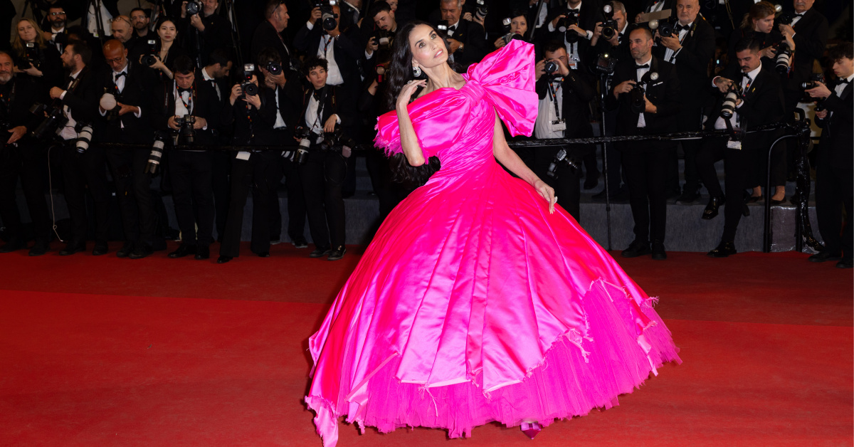 Demi Moore Cannes'da Pembe Baloya Büründü