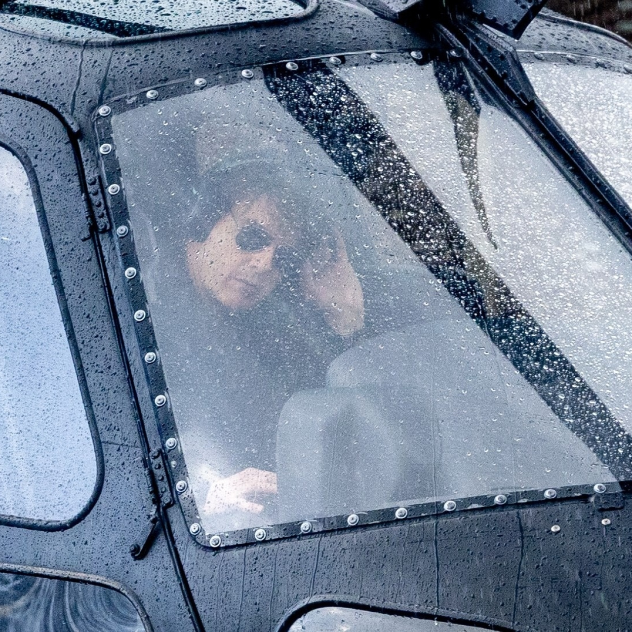 Helikopter kullanarak ulaştı