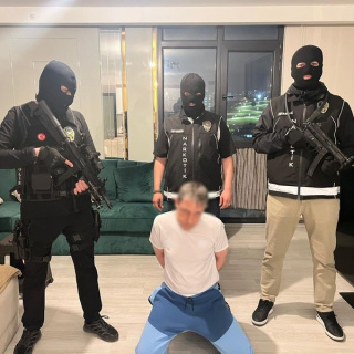 Kırmızı bültenle aranan zanlı yakalandı