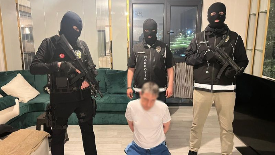 Kırmızı bültenle aranan zanlı yakalandı