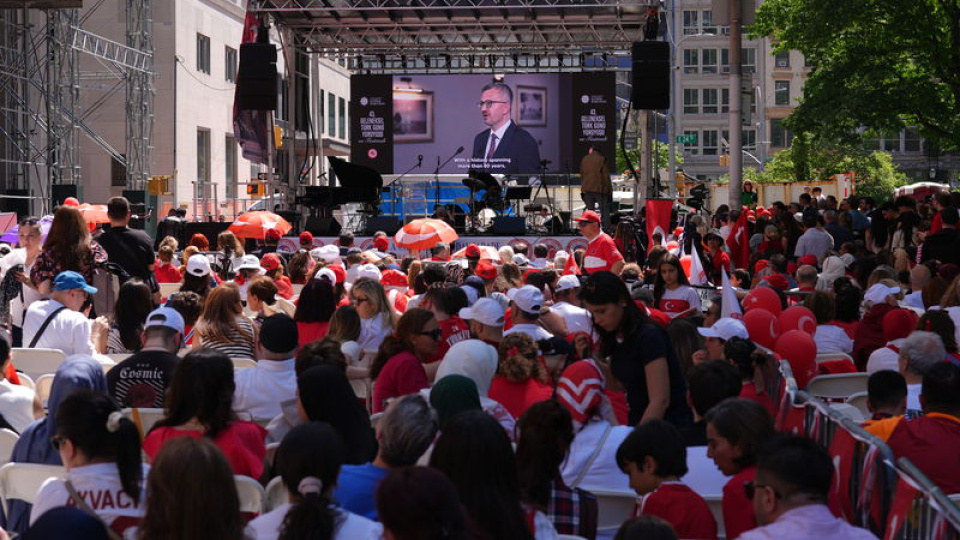 New York kırmızı beyaz! Türk Günü kutlandı
