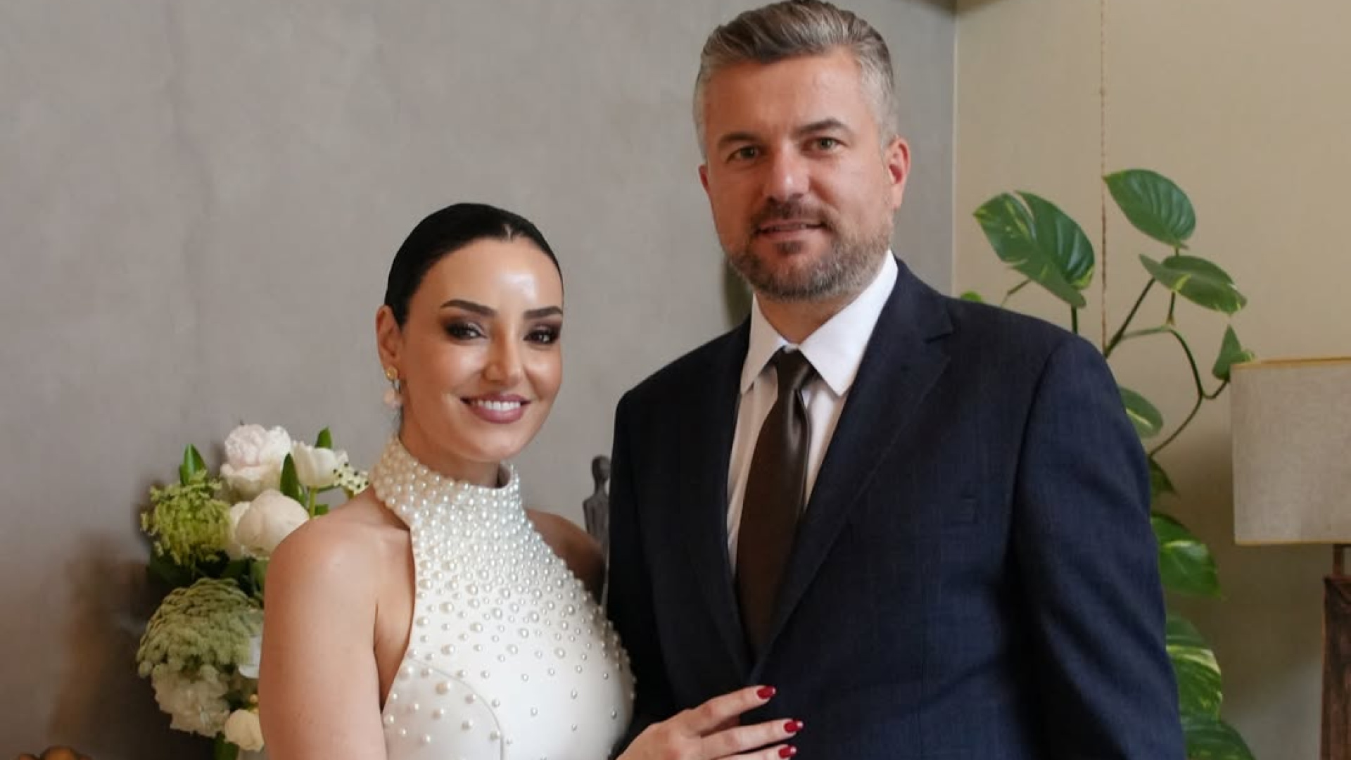 Şarkıcı Sevcan Orhan ile Buca Belediye Başkanı Görkem Duman nişanlandı - Magazin haberleri