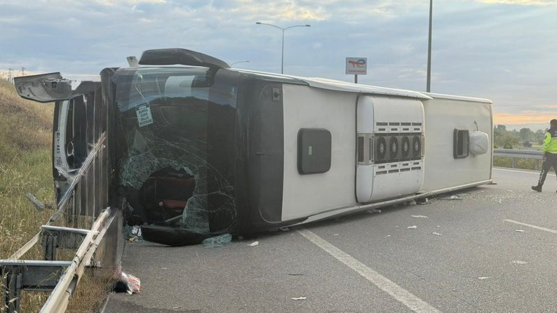 Son dakika haberi: Otobüs devrildi, 25 yaralı var! | Son dakika haberleri