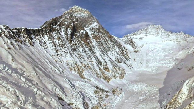 32. kez Everest'e tırmandı, rekor kırdı