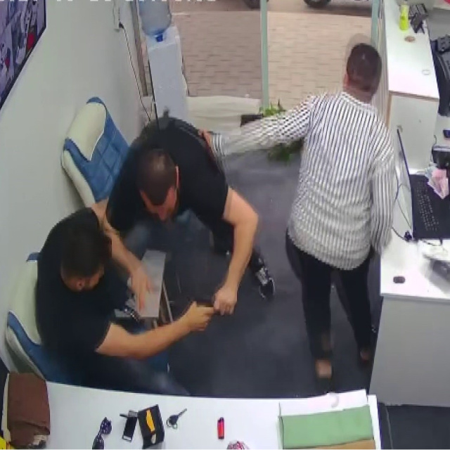 Döviz bürosunda dehşet anları!