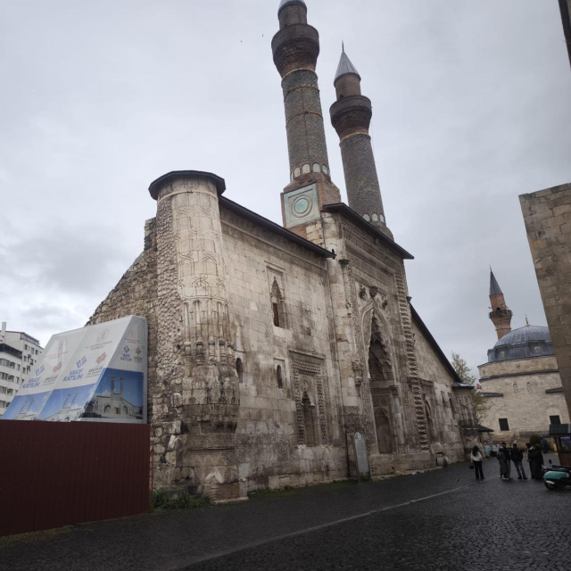 Çifte Minareli Medrese'de kapsamlı restorasyon