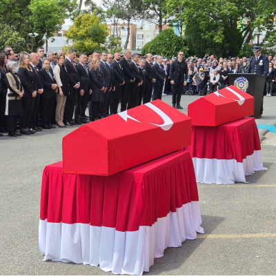 Şehit polislere gözyaşlarıyla veda