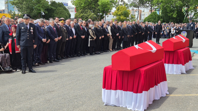 Şehit polislere gözyaşlarıyla veda