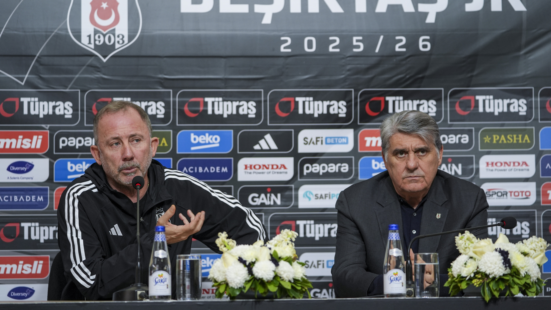 Beşiktaş'ta Serdal Adalı ile Sergen Yalçın arasındaki kritik toplantı başladı