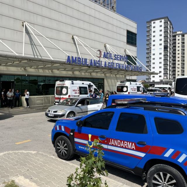 17 yaralı! Rus öğrencilerin servisi devrildi