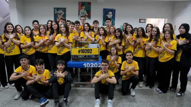 Lise öğrencilerinin robot takımı ABD'de dünya şampiyonası bileti aldı