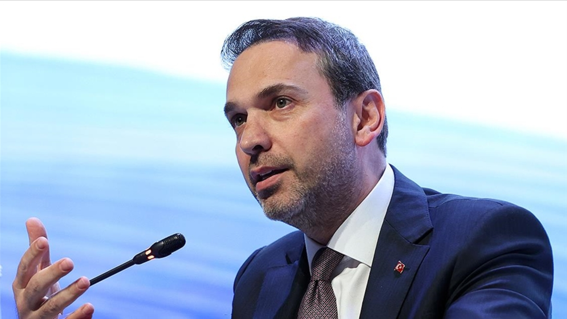 Bakan Bayraktar'dan 19 Mayıs mesajı: Bağımsızlık meşalesi bugün Türkiye'nin enerjisine güç oluyor