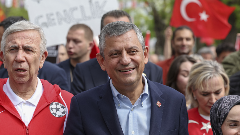 'Cumhuriyet gençlere emanet'