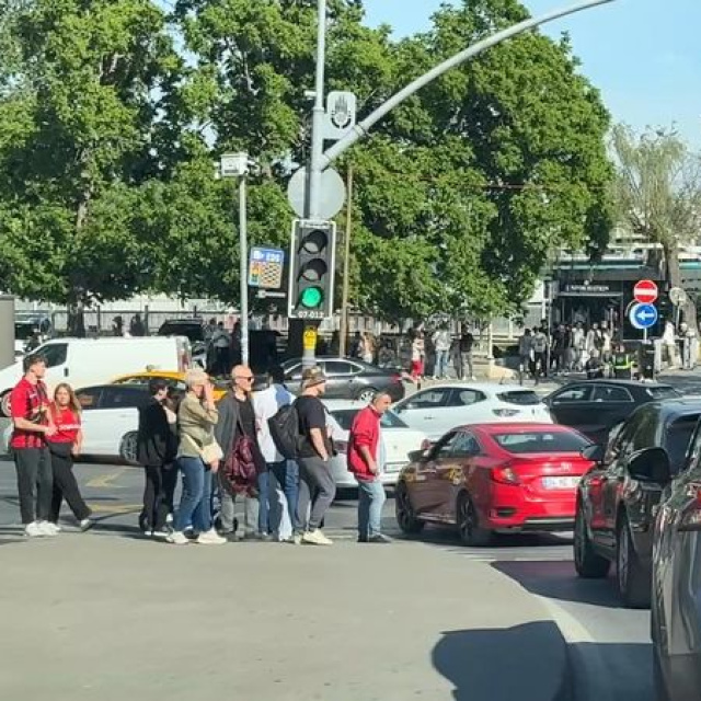Trafik polisine çarptı! Gözaltına alındı
