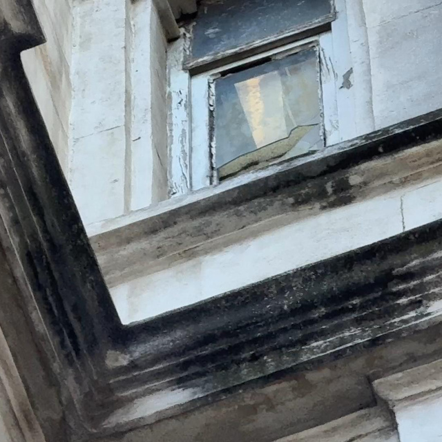 Yolda yürürken acıyla irkildi!