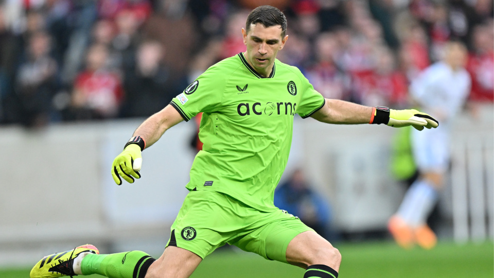 Emiliano Martinez'den Freiburg'a gözdağı!