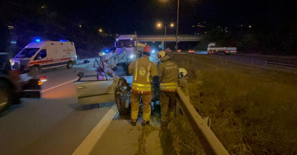 İskenderun'da TIR'açarpan otomobilde genç kız öldü