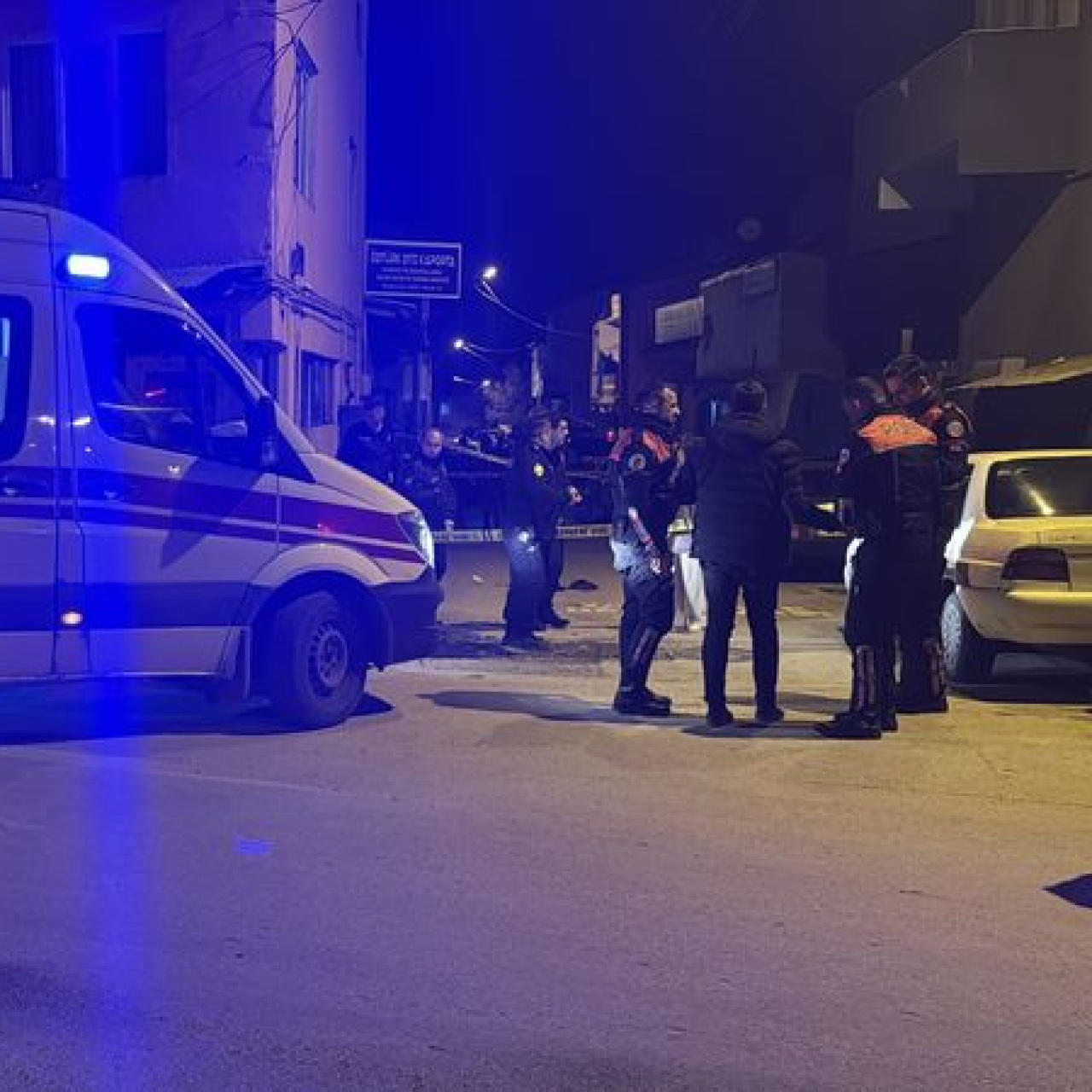 Cami önünde ölü bulundu