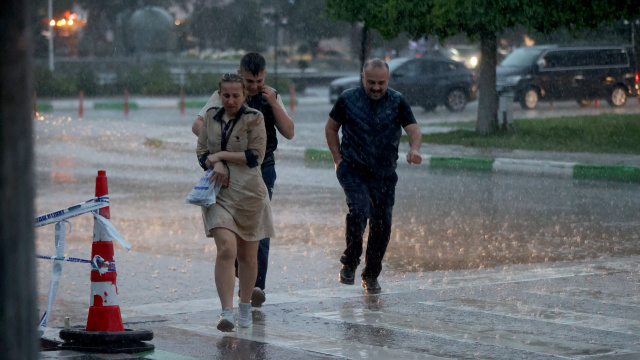 Sağanak yağmur uyarısı! Türkiye genelinde bekleniyor