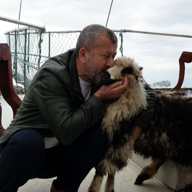 'Abbas' yoldaşı oldu